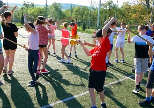 ROZCVIČKA v tělocviku se šablama (video)